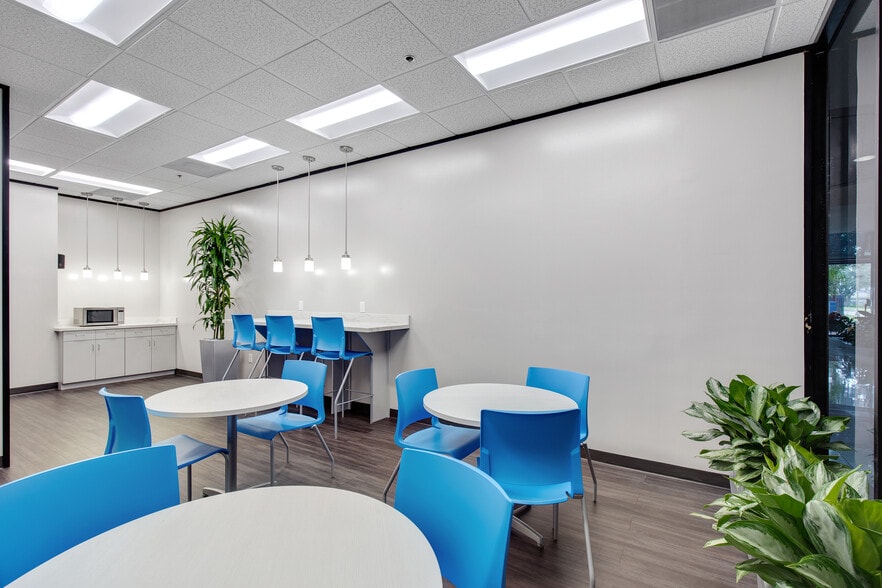 More Photos Of 1880 S Dairy Ashford Rd, Houston Office For Lease