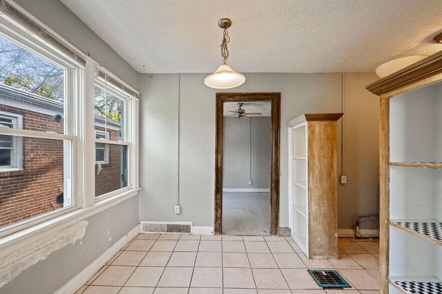 More Photos Of 1657 Sullivant Ave, Columbus Apartments For Sale