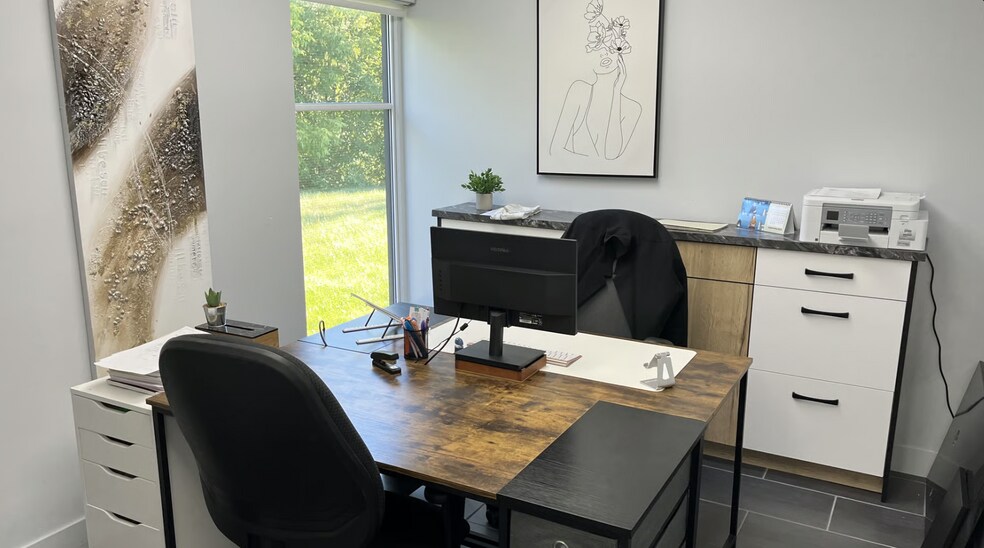 More Photos Of 2 Rue De L'usine, Baie-Saint-Paul General Retail For Sale