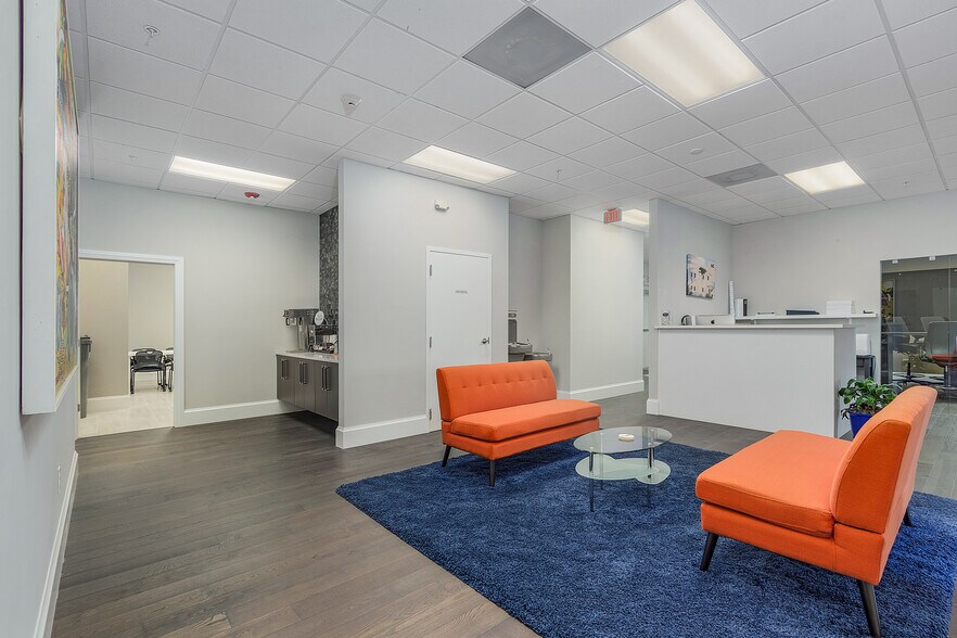 More Photos Of 2200 Broadway, Fort Myers Office For Lease