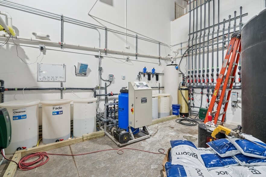 More Photos Of 12217 S Broadway, Edmond Warehouse For Sale