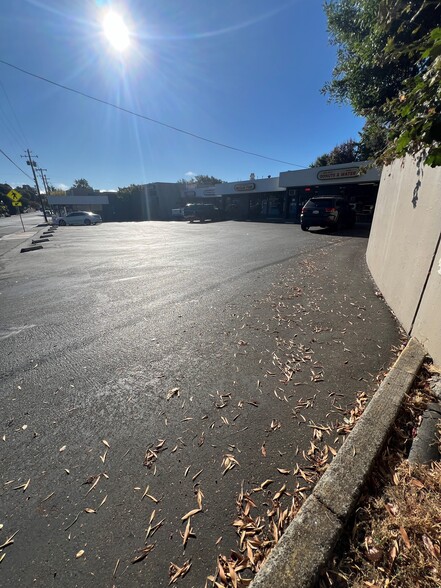 More Photos Of 7231 Healdsburg Ave, Sebastopol Storefront Retail Office For Lease