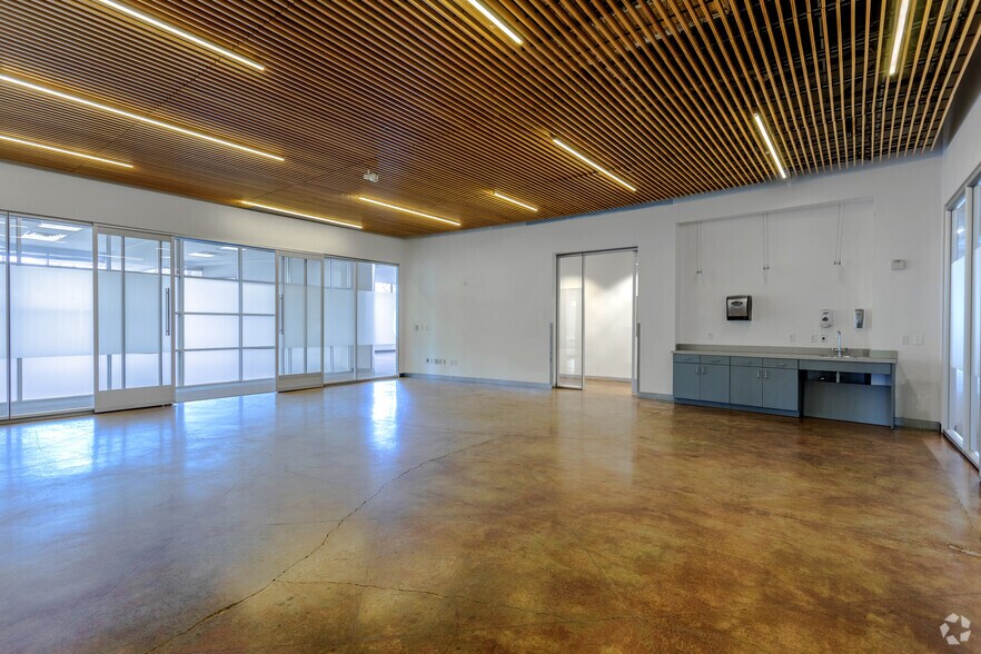 More Photos Of 1703 N Plano Rd, Richardson Unknown For Lease