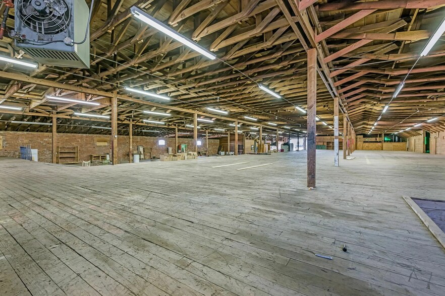 More Photos Of 904 S Grant St, Amarillo Distribution For Lease