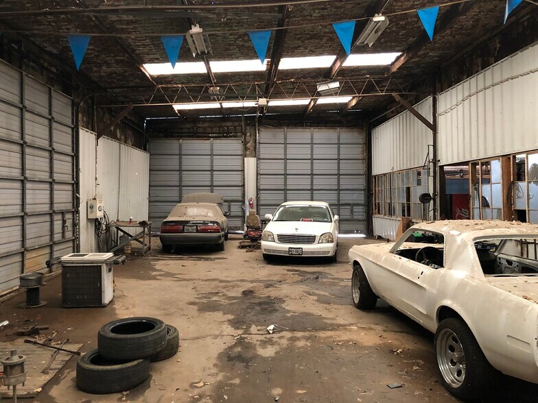 More Photos Of 1105 W Erwin St, Tyler Auto Repair For Sale