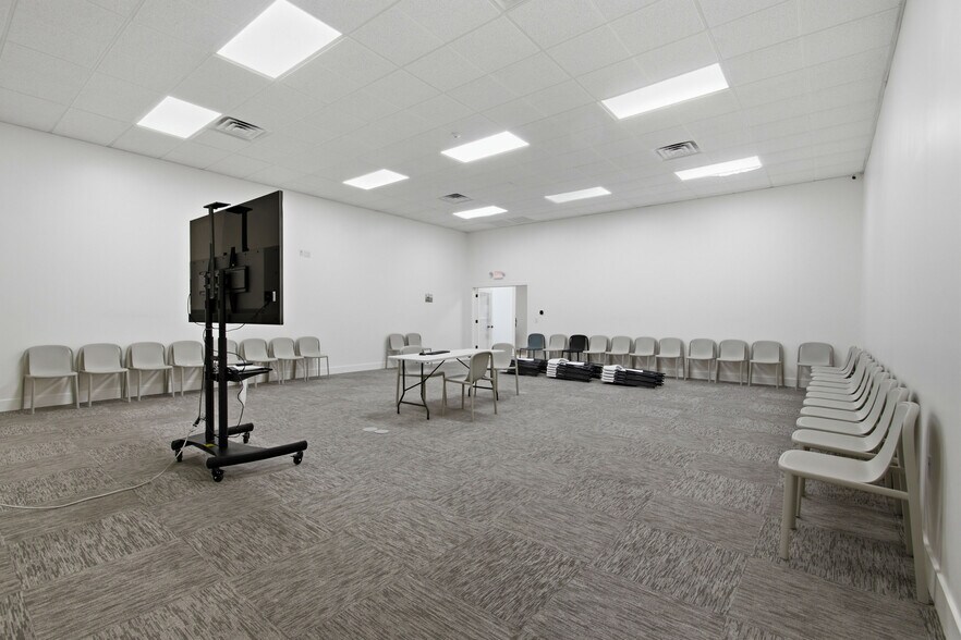 More Photos Of 635 Fairfield Dr, Merced Movie Theatre For Sale