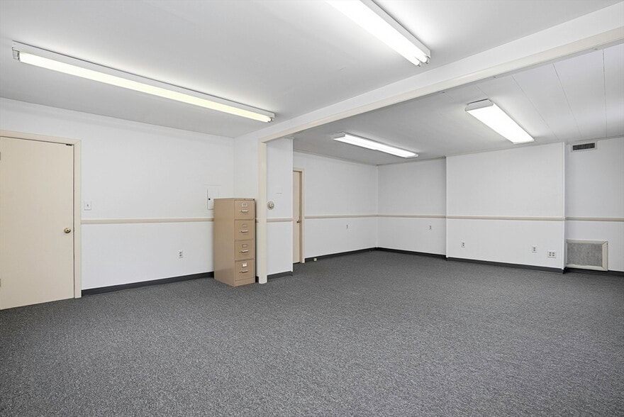 More Photos Of 10-16 South St, Westborough Office For Sale