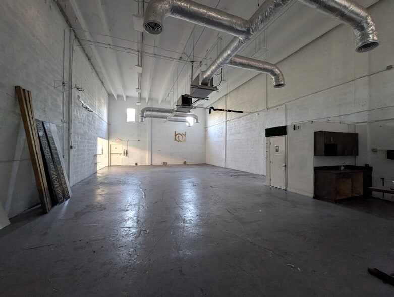 More Photos Of 1601 NW 97th Ave, Doral Warehouse For Lease