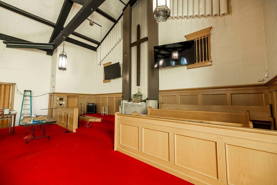 More Photos Of 856 S Green St, Wichita Religious Facility For Sale