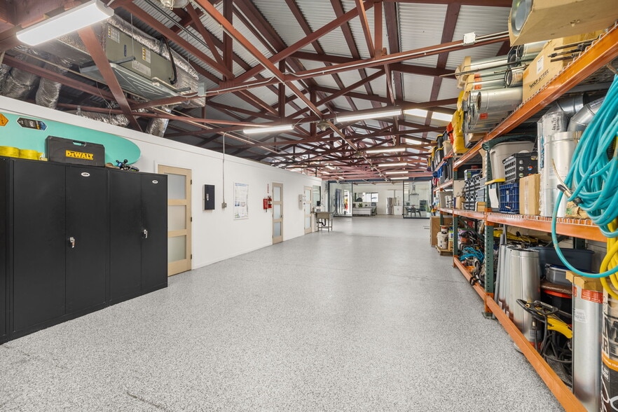 More Photos Of 133 Sunnyway Dr, Ventura Warehouse For Lease