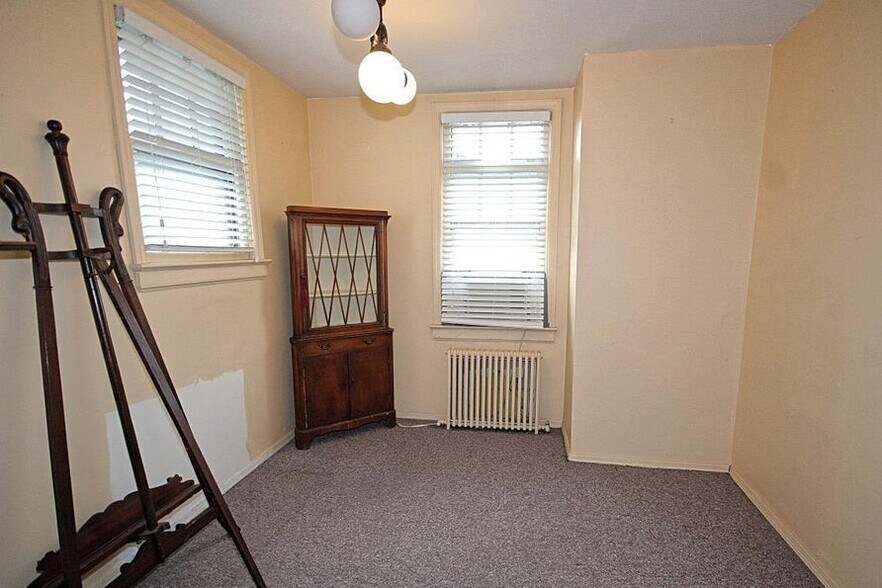 More Photos Of 3891 Amboy Rd, Staten Island Office Residential For Sale