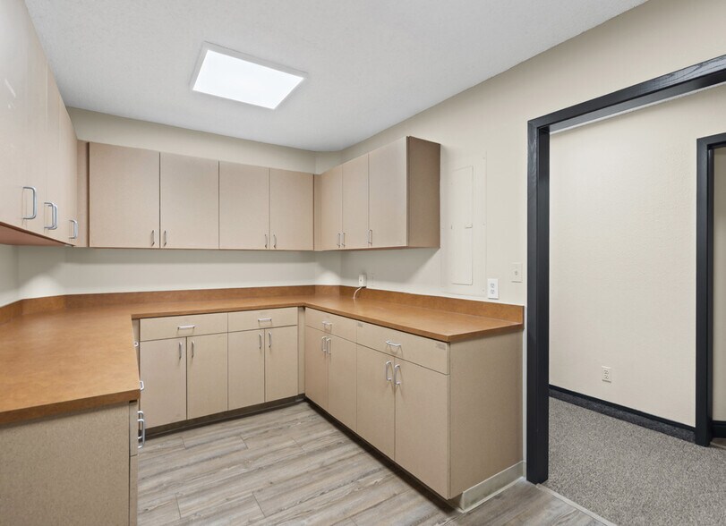 More Photos Of 1401-1405 W 29th St, Loveland Office For Sale