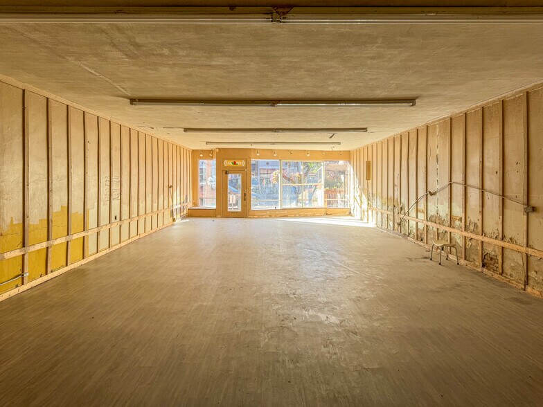 More Photos Of 113 Central Ave, Great Falls Flex For Sale