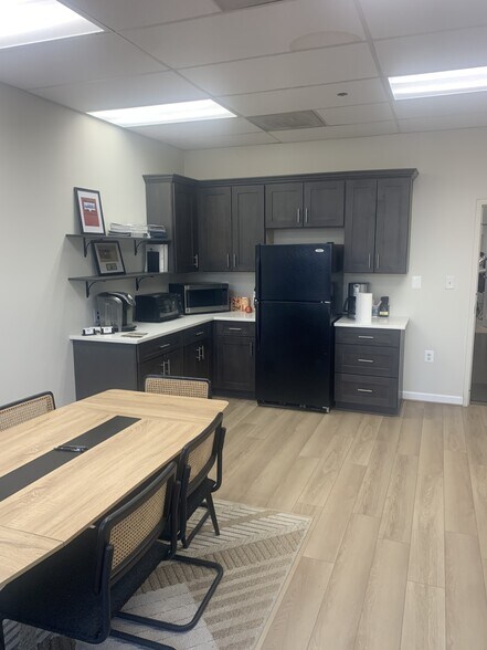 More Photos Of 8966 Mike Garcia Dr, Manassas Warehouse For Sale