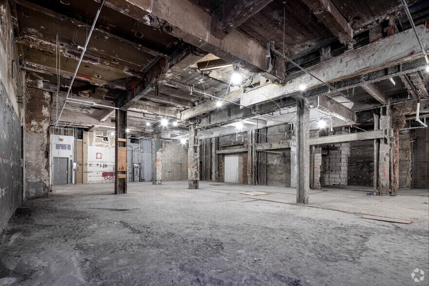 More Photos Of 50 W 34th St, New York Apartments For Lease