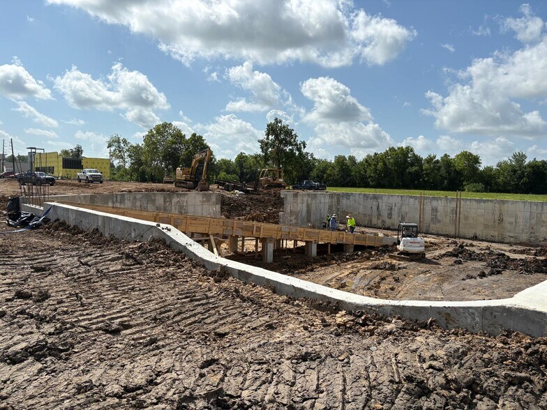 More Photos Of 8256 Bailey Rd, Manvel Storefront For Lease