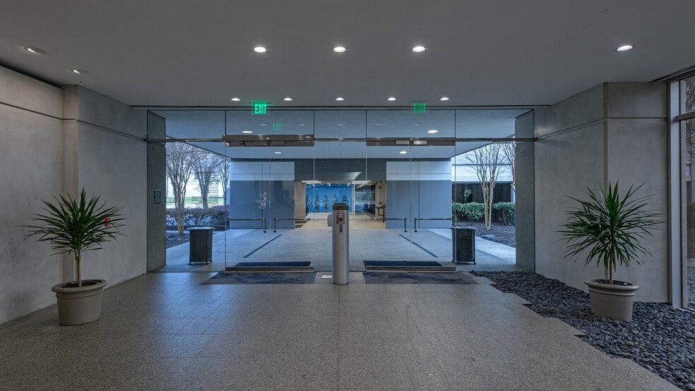 More Photos Of 1330 Enclave Pky, Houston Office For Sale