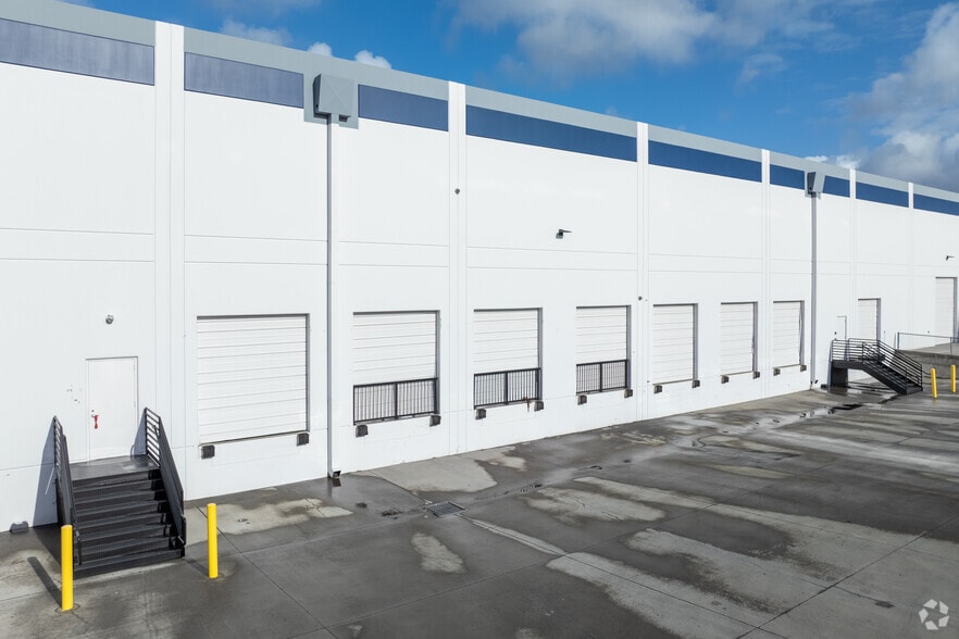 More Photos Of 1919 Monterey Rd, San Jose Warehouse For Lease