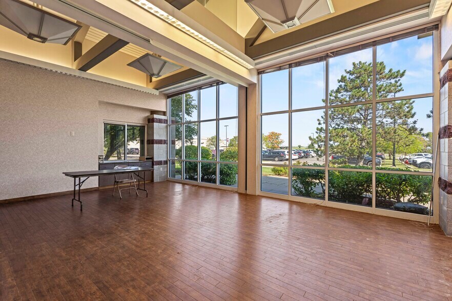 More Photos Of 2778 N Webb Rd, Wichita Medical For Sale