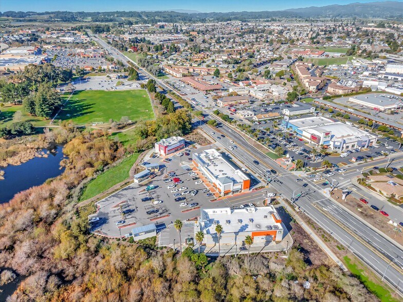 More Photos Of 999 Main St, Watsonville Unknown For Lease