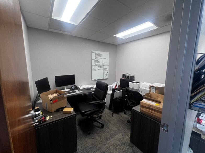 More Photos Of 7050-7062 Convoy Ct, San Diego Manufacturing For Lease