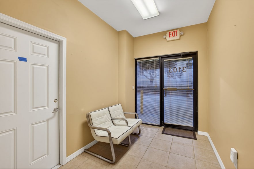 More Photos Of 3097-3117 SE Gran Park Way, Stuart Light Manufacturing For Sale