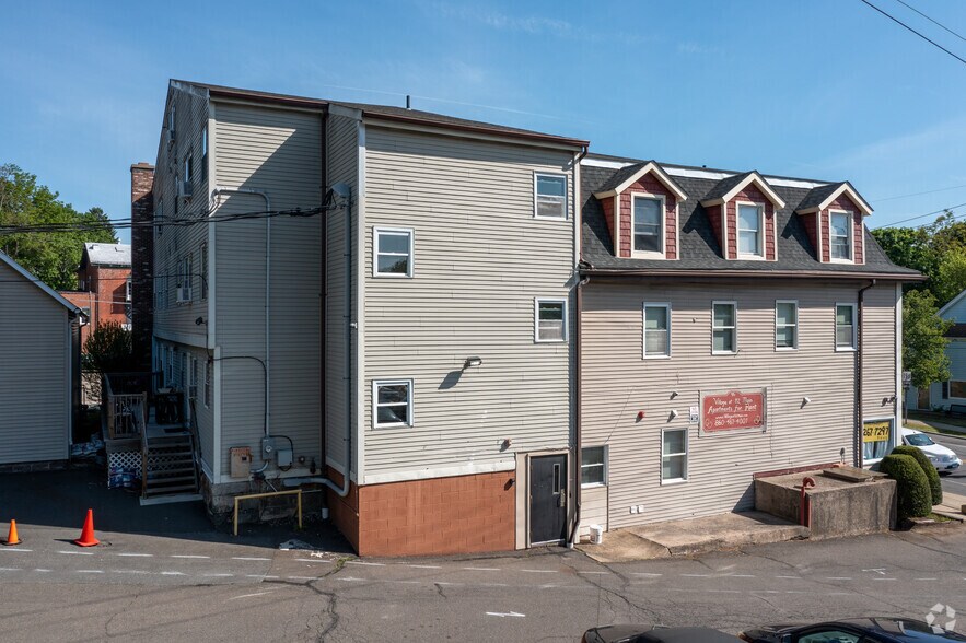 More Photos Of 82 Main St, East Hampton Apartments For Lease