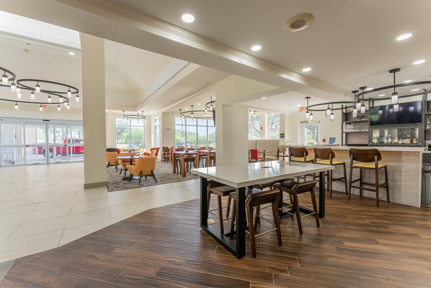 More Photos Of 4400 North Fwy, Fort Worth Hotel For Sale