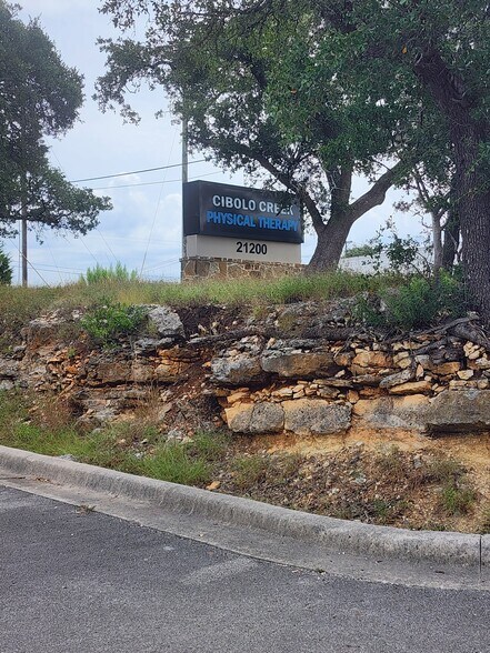 More Photos Of 21200 TX-46, Spring Branch Medical For Sale