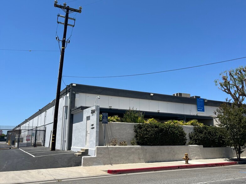 Primary Photo Of 7911-7913 Haskell Ave, Van Nuys Light Manufacturing For Lease