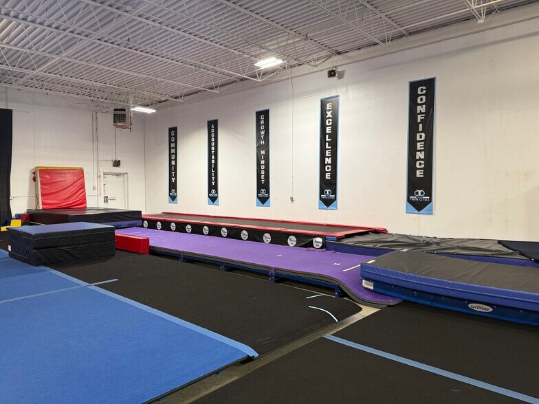 More Photos Of 2401 Highway 13 W, Burnsville Warehouse For Sale