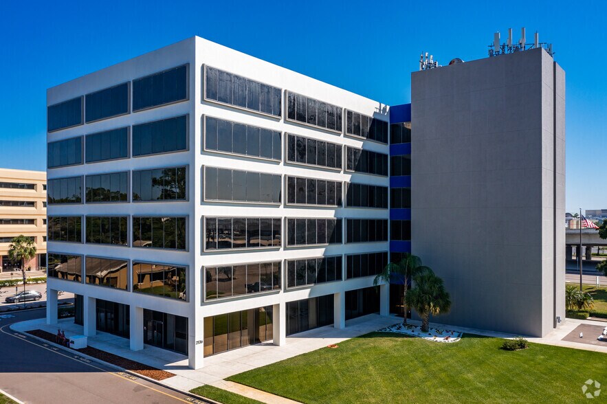 More Photos Of 2536 Countryside Blvd, Clearwater Office Residential For Lease