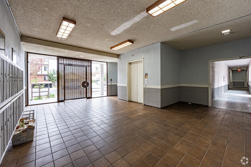 More Photos Of 201 N Belmont St, Glendale Apartments For Sale