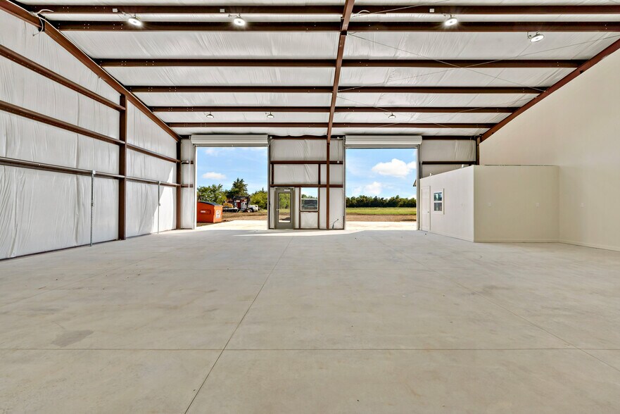 More Photos Of 5501 Bonham St, Paris Unknown For Lease