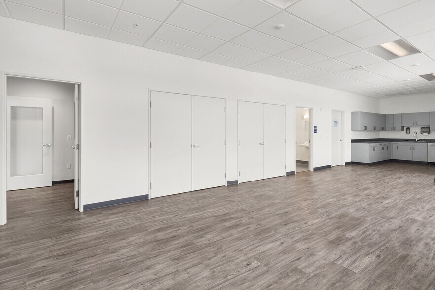 More Photos Of 5463 Pacific Fern Dr, Ferndale Manufacturing For Sale