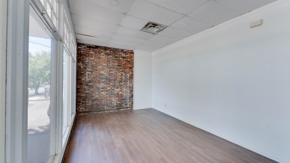 More Photos Of 615 N Main St, Moultrie Flex For Sale