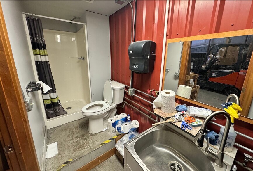 More Photos Of 162 Kelly Rd, Kalispell Flex For Lease