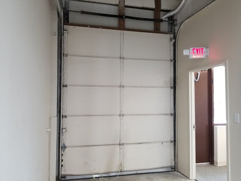 More Photos Of 18775 N Frederick Rd, Gaithersburg Warehouse For Lease