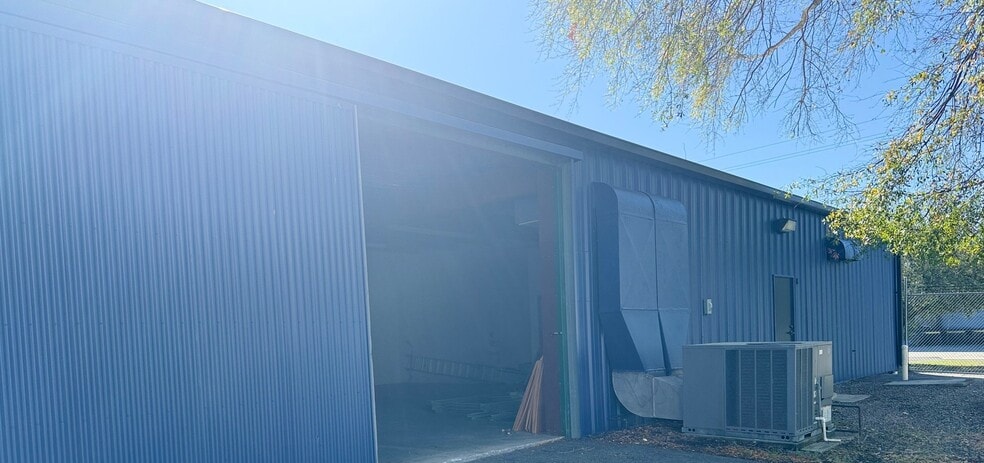 More Photos Of 1316 S 5th Ave, Wilmington Service For Lease