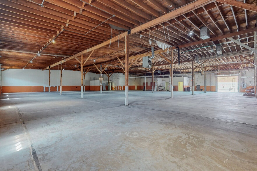 More Photos Of 1823 Commercial St NE, Albuquerque Warehouse For Sale