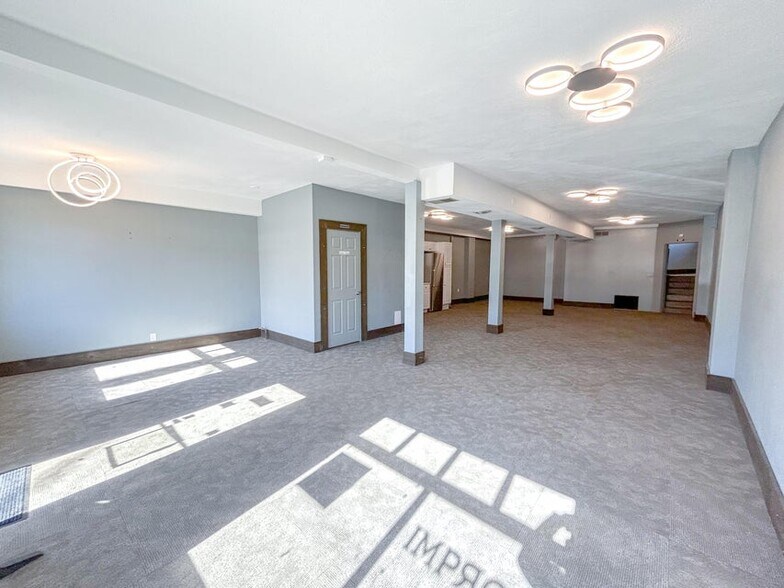 More Photos Of 427 S Whittaker St, New Buffalo Storefront For Sale