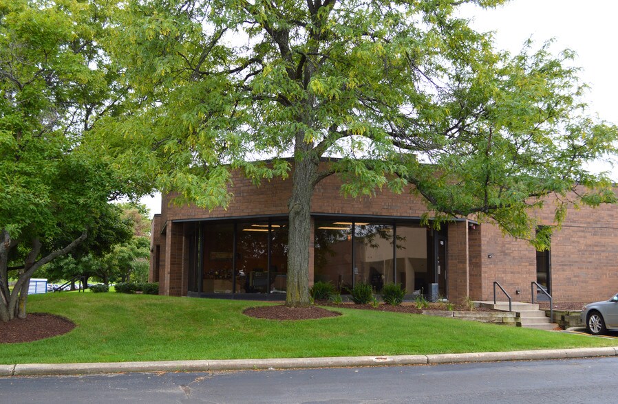 More Photos Of 1050-1098 N Tower Ln, Bensenville Flex For Lease
