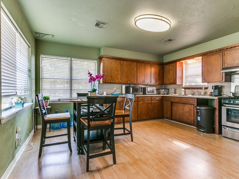 More Photos Of 16446 NE 23rd St, Choctaw Office Residential For Sale