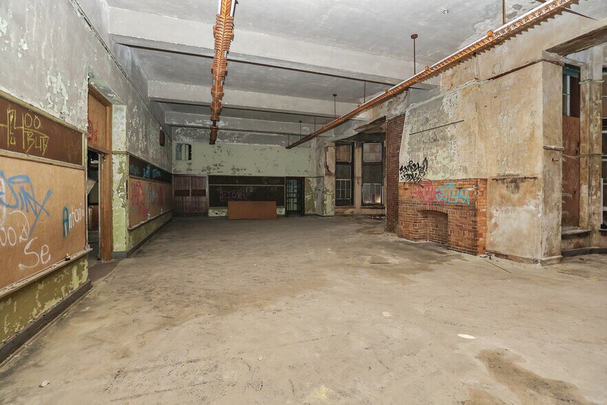 More Photos Of 4224 Fair Ave, Saint Louis Flex For Sale