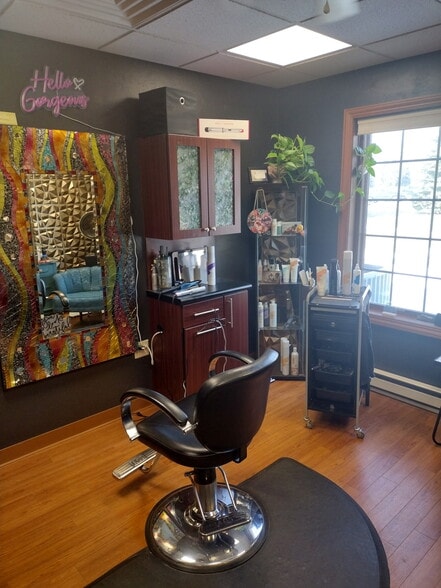 More Photos Of 1429 Province Ter, Menasha Office For Sale