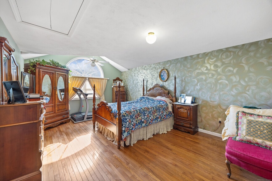 More Photos Of 2035 Scott Rd, Cheshire Specialty For Sale