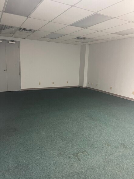 More Photos Of 201 Triana Blvd, Huntsville Warehouse For Lease