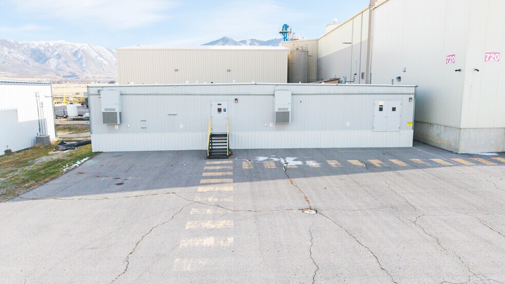More Photos Of 712 E 2400 N, Tooele Warehouse For Sale