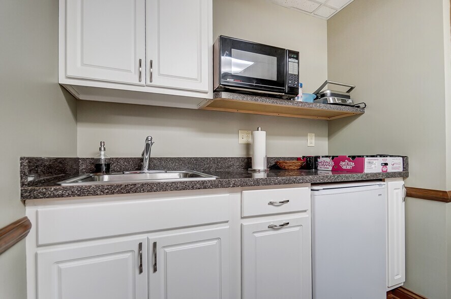 More Photos Of 8900 N Dixie Dr, Dayton Medical For Lease