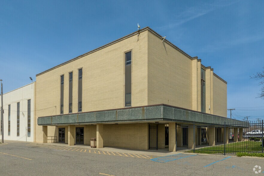 More Photos Of 7616 E Nevada St, Detroit Schools For Lease